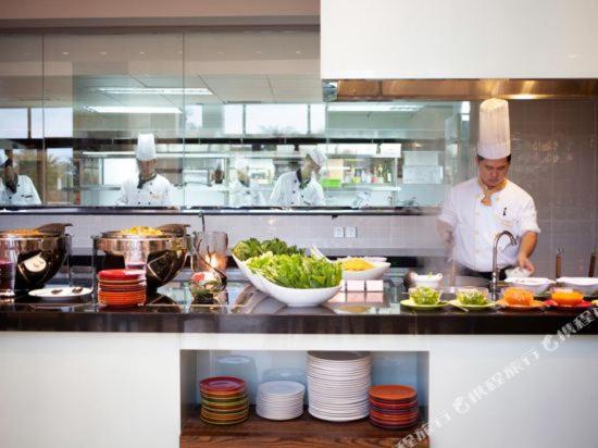 Aloha Oceanfront Suite Resort Lingshui  Exterior photo