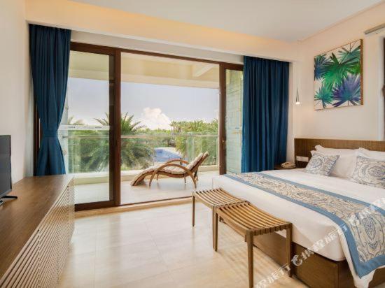 Aloha Oceanfront Suite Resort Lingshui  Exterior photo