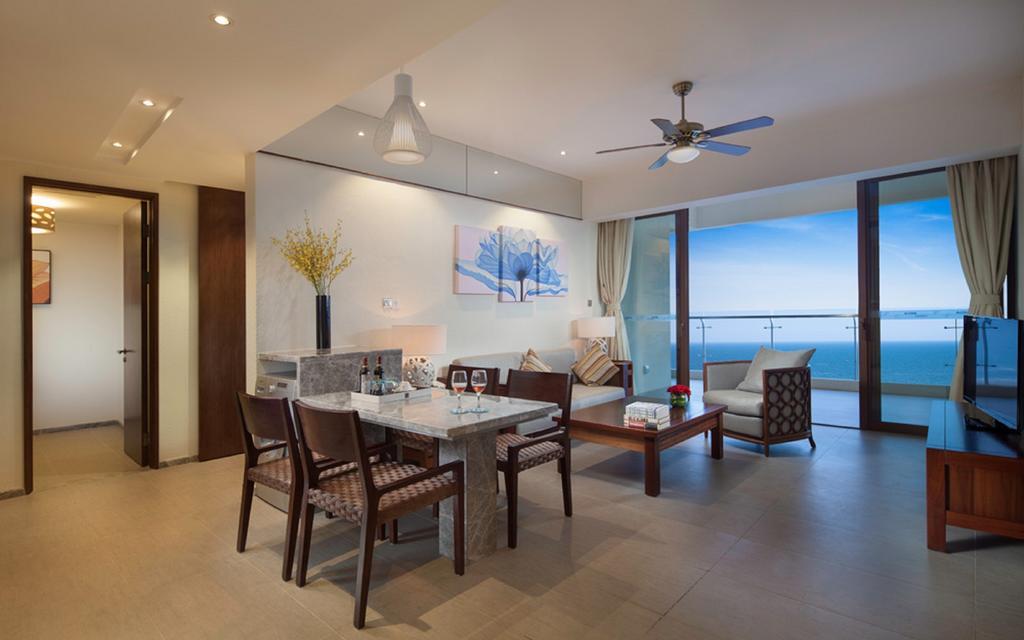 Aloha Oceanfront Suite Resort Lingshui  Room photo
